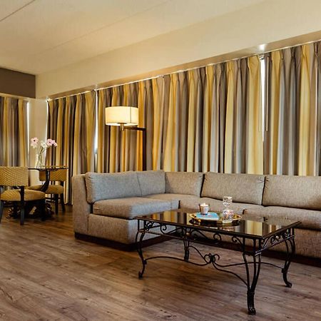Stamford Suites (Adults Only) Ngoại thất bức ảnh