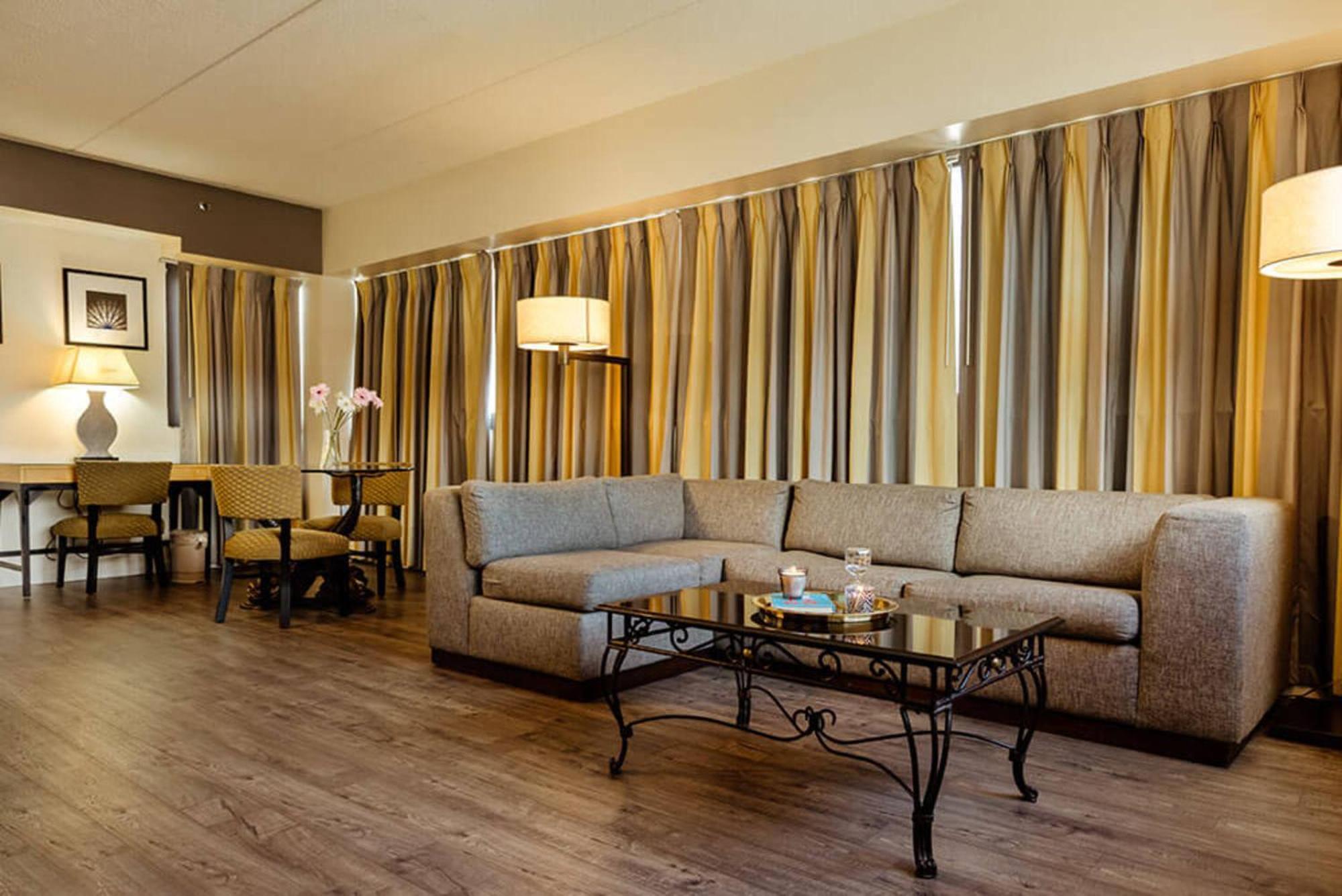 Stamford Suites (Adults Only) Ngoại thất bức ảnh