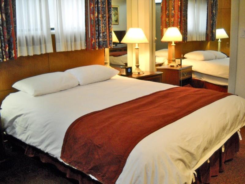 Stamford Suites (Adults Only) Phòng bức ảnh